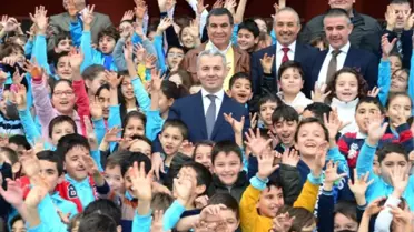 Öğrenciler, Başkan Amcalarını Bağrına Bastı
