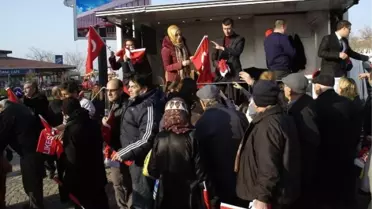Balıkesir Belediye Başkanı İsmail Ok, Bandırma'da Bayrak Dağıttı