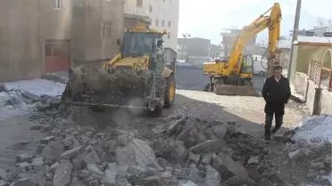 Hakkari'de Donan İçme Suyu Şebekelerine Müdahale Edildi