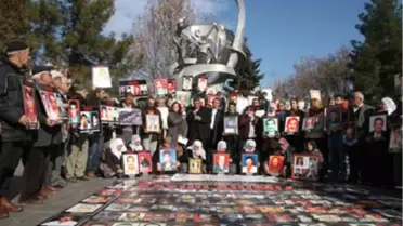 Kayıp Yakınları Bedri Berk İçin Oturdu