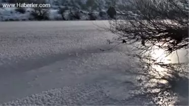 Kars'tan Geçen Aras Nehri'nin Üzeri Buzla Kaplandı