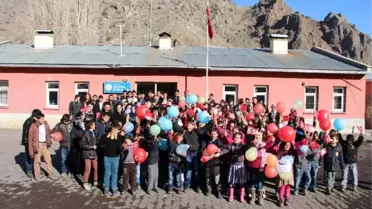 Oltu Meslek Yüksek Okulu Öğrencilerinden 'Kitabım Senin Olsun' Kampanyası