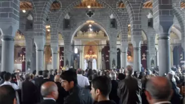 Tarihi Surp Giragos Kilisesi'nde Ayin Töreni Düzenlendi