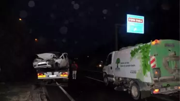 Tır'a Çarpan Otomobilin Sürücüsü Yaralandı