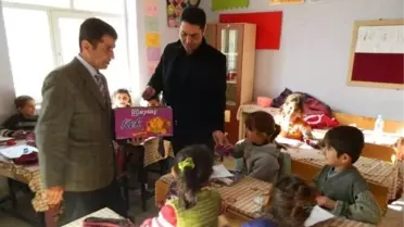 Kozluk Kaymakamı Aktürk, Taşlıdere Köyü İlkokulunu Ziyaret Etti