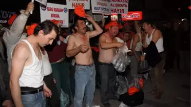 Taşeron İşçilerden 'Çıplak' Eylem