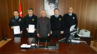 Başarılı Polislere Belge Verildi