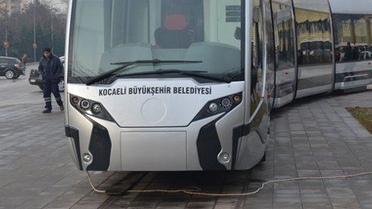 Başkan Rayı Olmayan Tramvayı Tanıttı, Sosyal Medya Yıkıldı