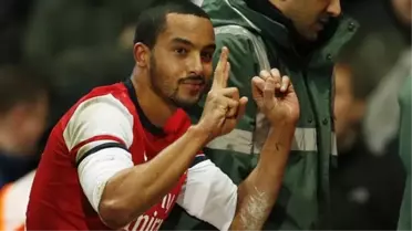 Arsenal'den 2-0 Hatırası Tişörtü