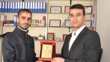 Hilvan'da İha Muhabirine Plaket