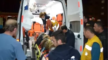 Kula'da Otomobiller Kavşakta Çarpıştı: 4 Yaralı