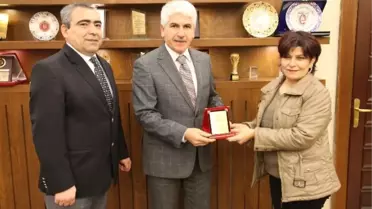 Engelliler Derneği'nden Başkan Burhan Sakallı'ya Plaket