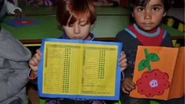 İslahiye'deki Çadır Kentte Karne Heyecanı Yaşandı