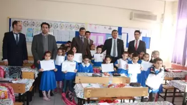 Manavgat Kaymakamı Bulgurlu'dan Miniklere Karne Hediyesi
