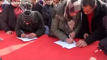 Eminönü'nde 'Milli İradeye Saygı' Etkinliği