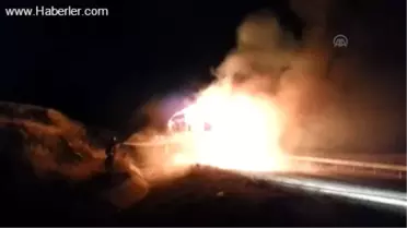 Ankara'da Saman Balyası Yüklü Tır, Seyir Halindeyken Tutuştu
