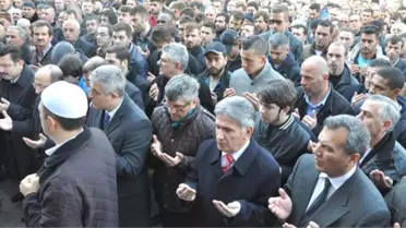 Akçay'ın Annesi Toprağa Verildi