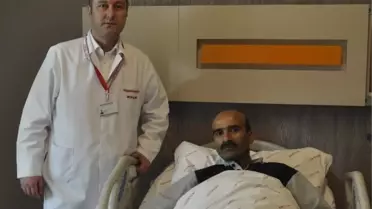 At Nalı Şeklindeki Böbreğinden Taşlar, Açık Ameliyat Yöntemiyle Alındı