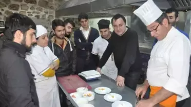 Artuklu Üniversitesi Öğrencilerine Mutfak Teknikleri Eğitimi
