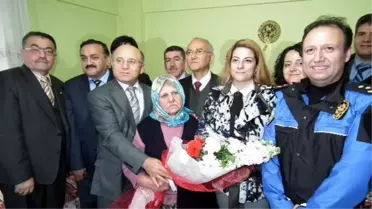Aydın'ın Yaşlı Çınarı Ayşe Teyze Evinde Ziyaret Edildi