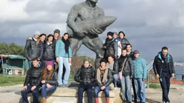 Çanakkaleli Voleybolcular Dua Edip Kurban Kestirdiler