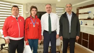 Başarılı Eskrimciler Ödüllendirildi