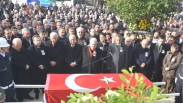 Eski Bakan Yücelen Toprağa Verildi
