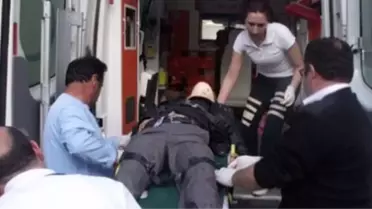 Karaman'da Otomobil Şarompole Devrildi: 4 Yaralı