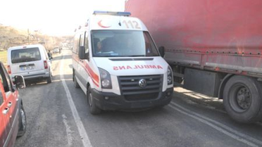 Cizre'de Tır ile Otomobil Çarpıştı: 4 Yaralı