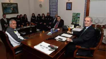 Krosun Kraliçelerine Başkan Altepe'den Ödül