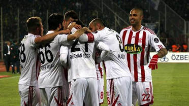 Sivasspor-Fenerbahçe: 2-0 / Maç Özeti