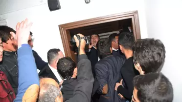 Partililer Antalya'da CHP İl Binasını İşgal Etti