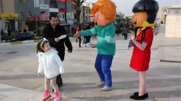 Urlalı Çocuklar Karne Hediyelerini Başkan Karaosmanoğlu'ndan Aldı