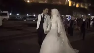 Zonguldak'ta Abla, Kardeşini Gelinliğiyle Askere Uğurladı