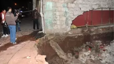 Eskişehir'de 3 katlı binanın bir bölümü çöktü
