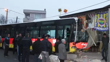 İETT Otobüsü Kahvehaneye Girdi
