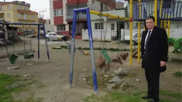 Çocukların Oyun Parklarını Yaktılar