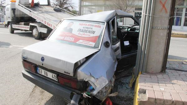 Elektrik Direğine Çarpan Otomobilin Sürücüsü Yakalandı