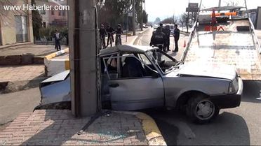 Elektrik Direğine Çarpan Otomobilin Sürücüsü Yakalandı