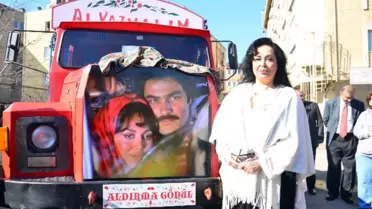 Türkan Şoray Yıllar Sonra 'Al Yazmalım' Kamyonu ile Buluştu