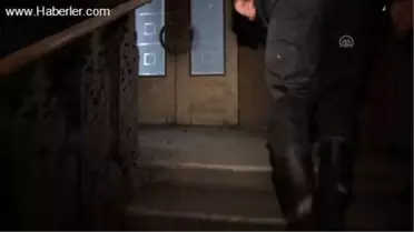 Yakılan Saraybosna Kantonu binasını AA görüntüledi