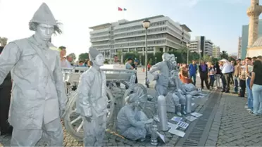 Canlı Heykellerden Sokak Sanatı