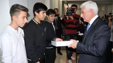 Karaman'da Öğrencilere Tablet Bilgisayar Dağıtıldı