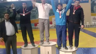 Şehzade'den Güreşte Birincilik