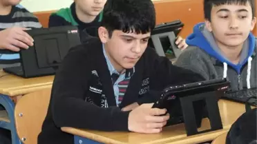 Öğrencilere tablet dağıtımı -
