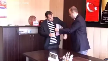 Tek isteği saçlarını tarayabilmek -