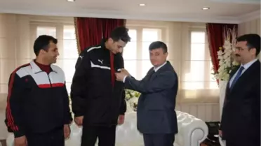 Balkan Şampiyonuna Vali'den Ödül