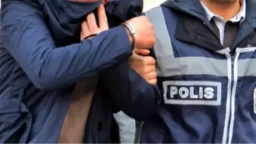 Durakta Dehşet, Bavuluna Tekme Attığı İçin Öldürmüş