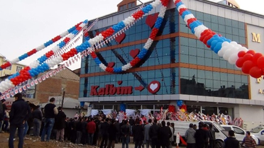 Erciş'te 'Kalbim' İsimli Giyim Mağazası Hizmete Açıldı
