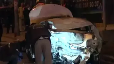 İzmir'de Trafik Kazasında 2 Kişi Yanarak Hayatını Kaybetti